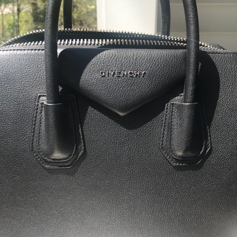 Givenchy - Picture 2 of 5